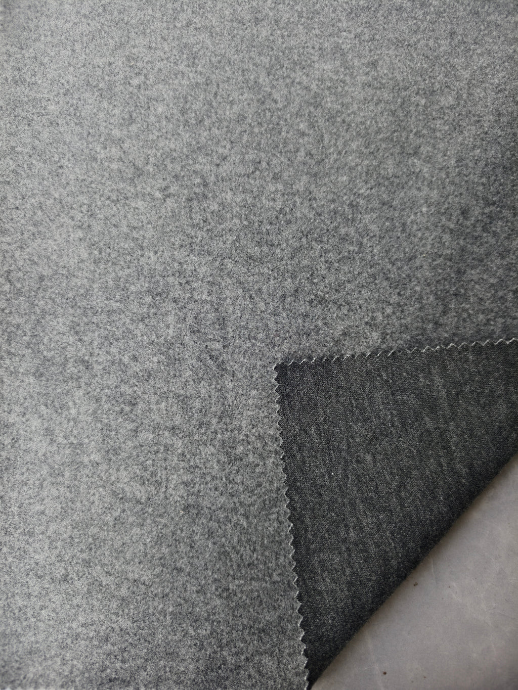 Maille effet lainage en polyester et élasthanne – M93540