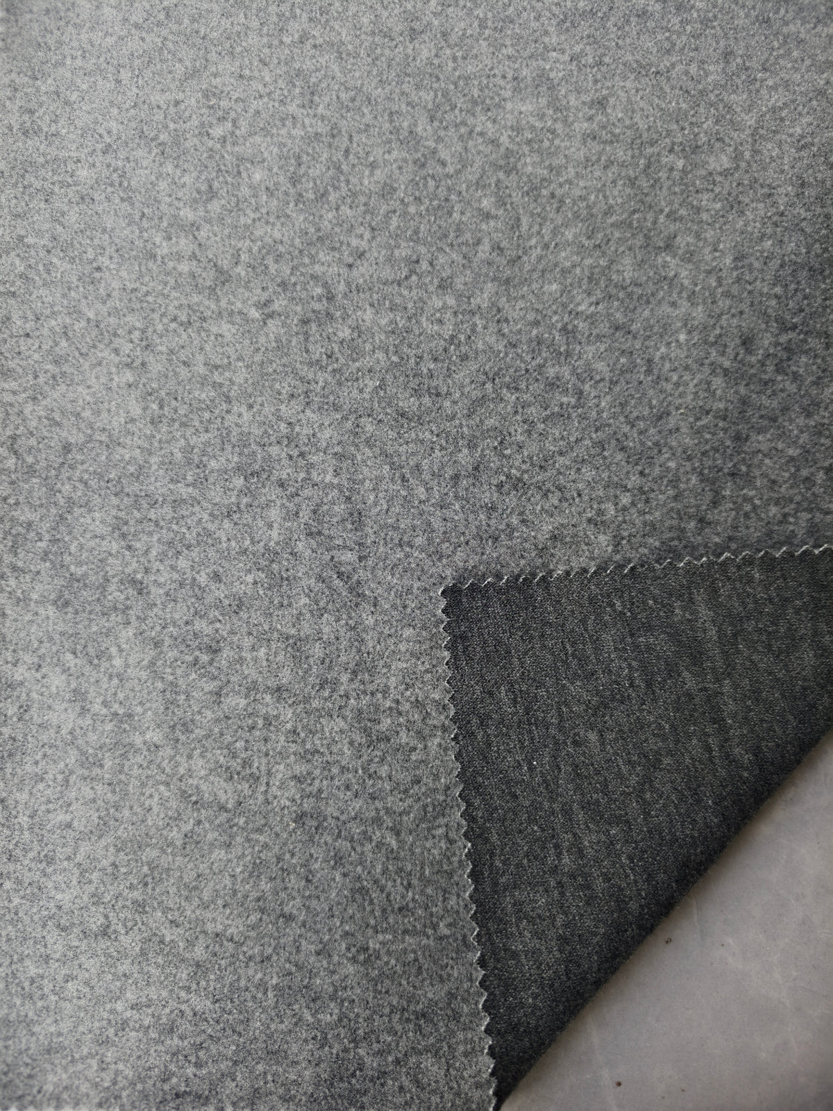 Maille effet lainage en polyester et élasthanne – M93540