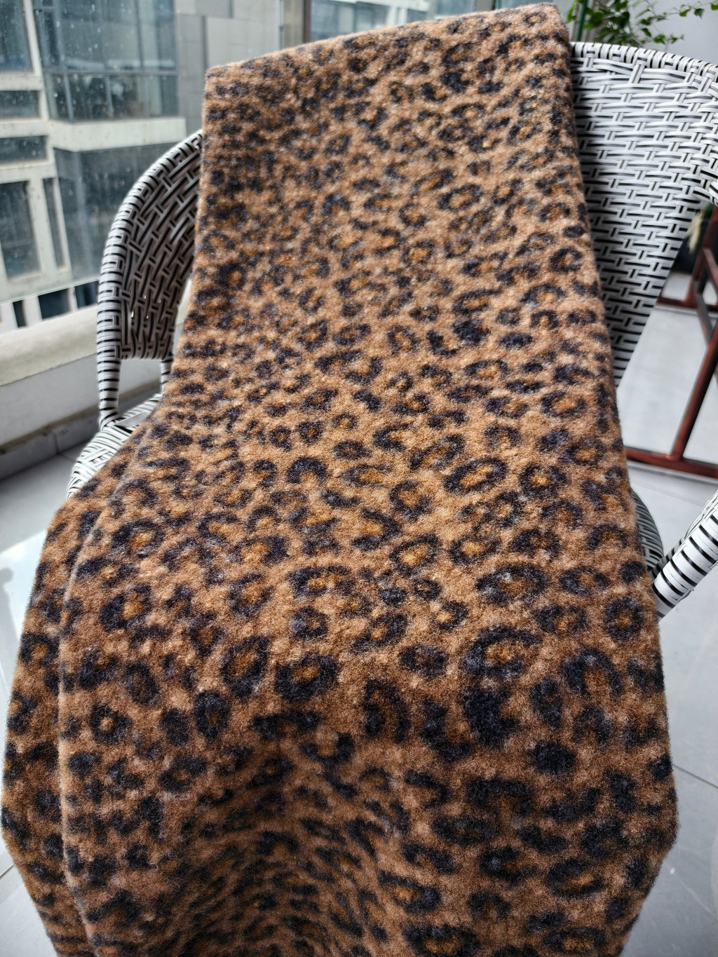 Maille bouclée imprimée léopard en polyester – M93678