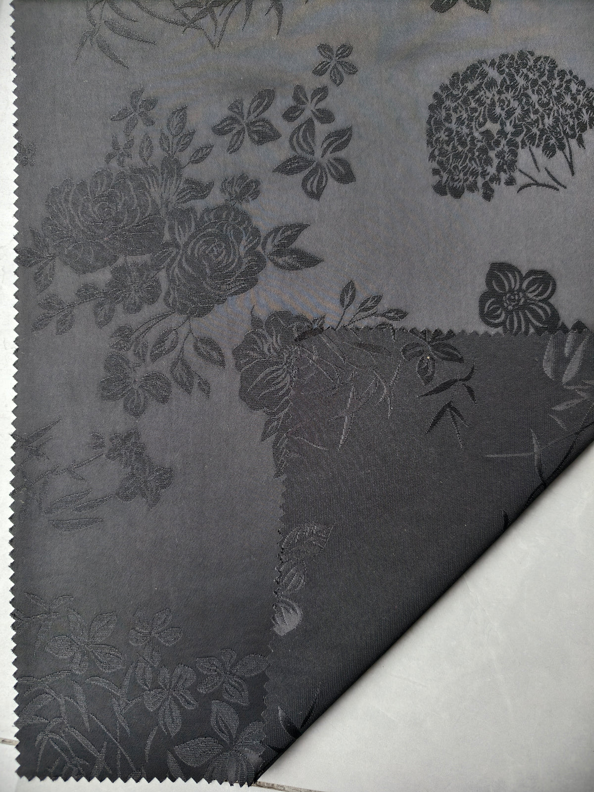 Satin jacquard à grand motif en polyester – M93788