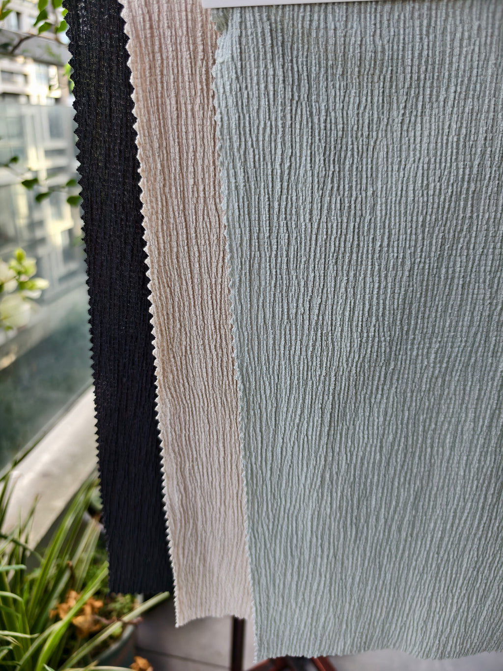 Maille crêpe stretch en polyester et élasthanne – M93573