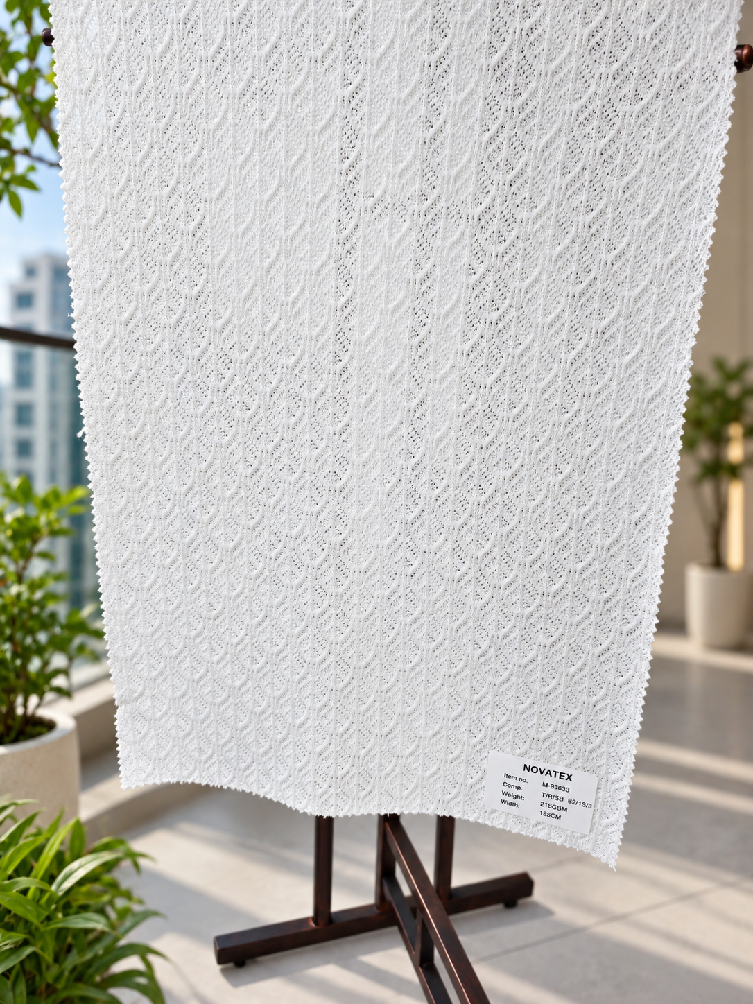 Maille jacquard en polyester, viscose et élasthanne – M93633