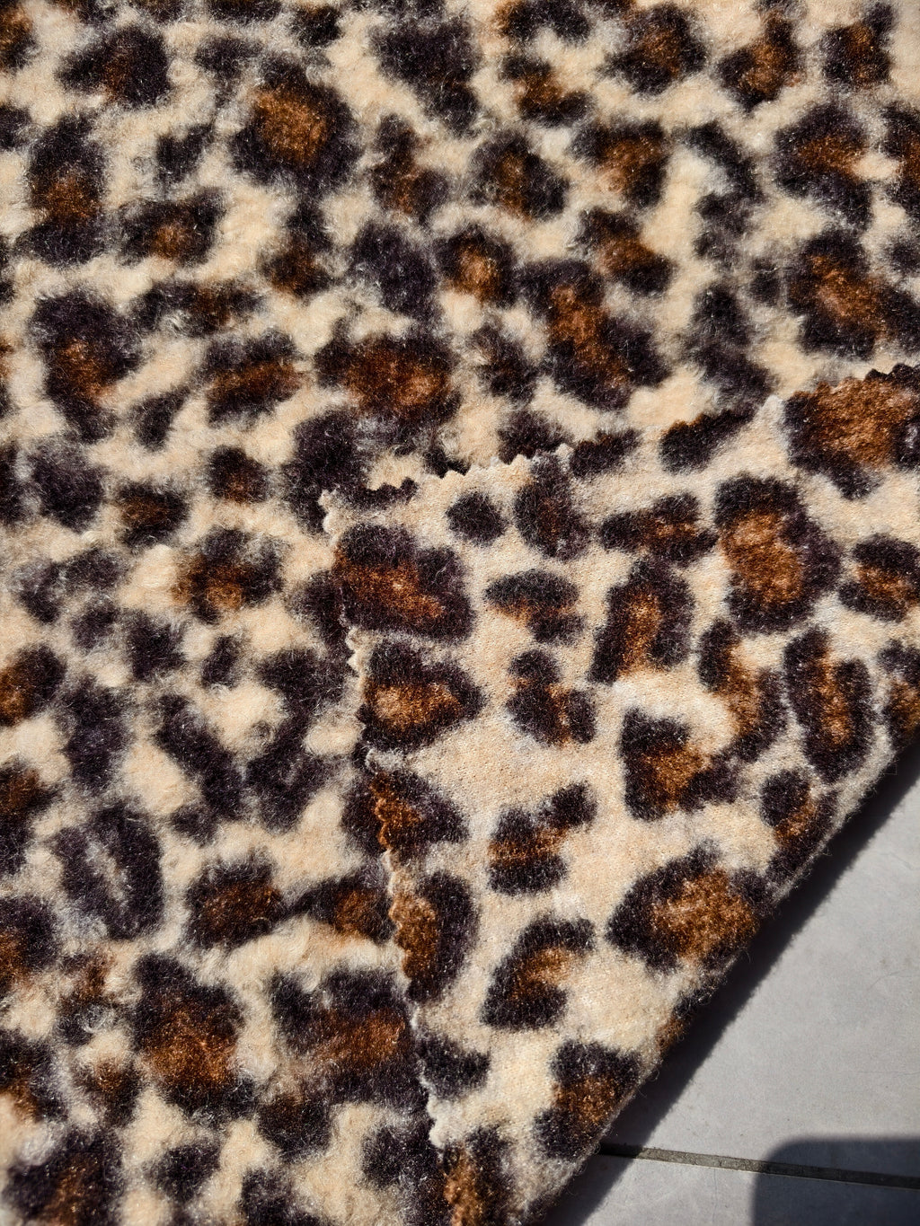 Maille bouclée imprimée léopard en polyester – M93678